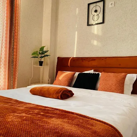 Efo Near The Apartman