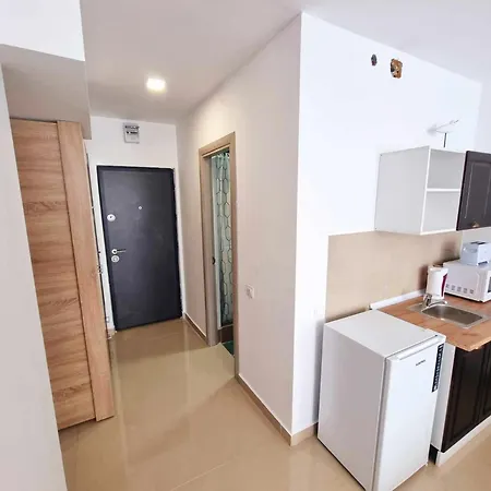 Efo Near The Apartman