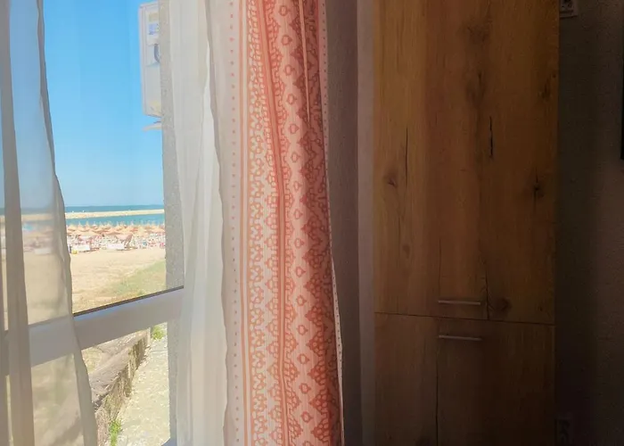 Efo Near The Appartement *